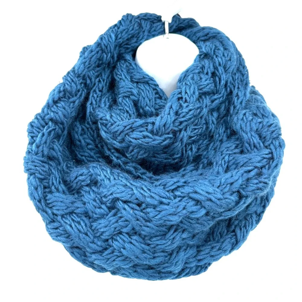 BASICO Infinity Scarf Simple Wear Chunky Knit Prussian Blue NWT Neck Warmer